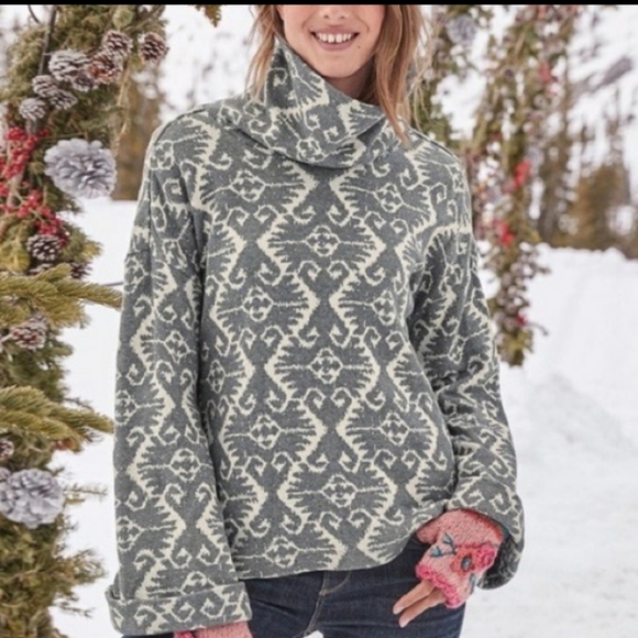 Sundance Sweaters - Sundance grey & white ikat print wide sleeve sweater